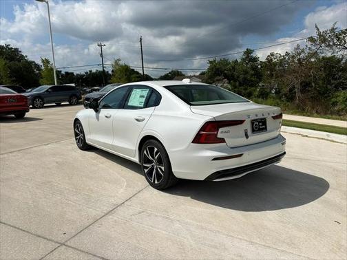 2024 Volvo S60 B5 Core Dark Theme