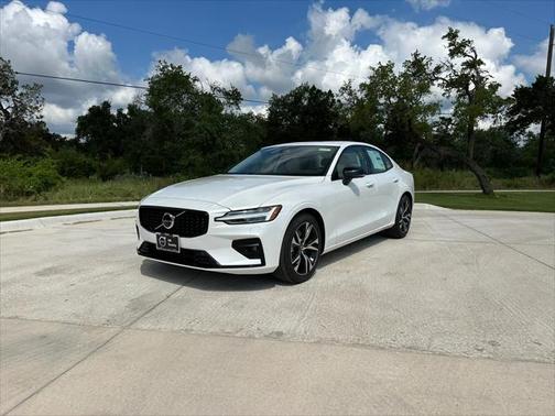 2024 Volvo S60 B5 Core Dark Theme