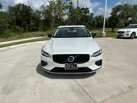 2024 Volvo S60 B5 Core Dark Theme