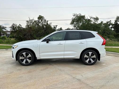2024 Volvo XC60 Recharge Plug-In Hybrid T8 Plus Dark Theme