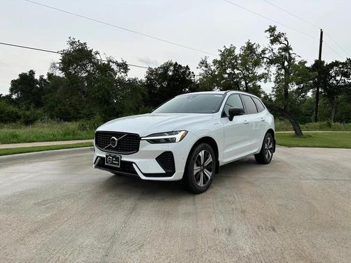 2024 Volvo XC60 Recharge Plug-In Hybrid T8 Plus Dark Theme