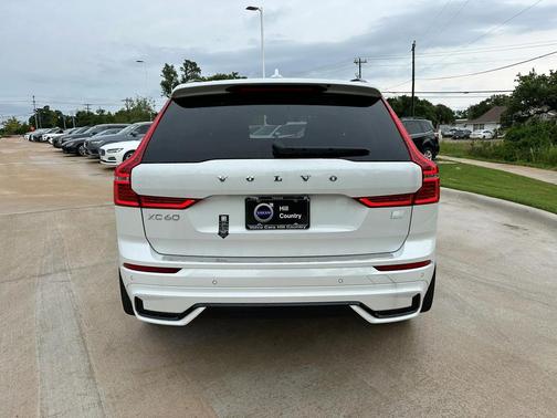 2024 Volvo XC60 Recharge Plug-In Hybrid T8 Plus Dark Theme