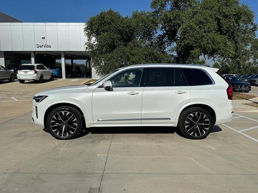 2025 Volvo XC90 B6 Plus 7-Seater