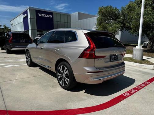 2023 Volvo XC60 B5 Ultimate Bright Theme