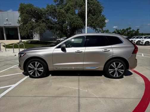 2023 Volvo XC60 B5 Ultimate Bright Theme