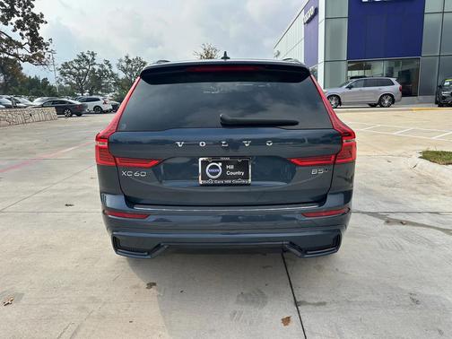 2023 Volvo XC60 Plus Dark Theme
