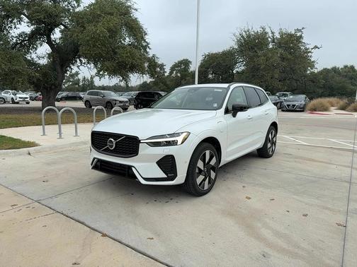 2025 Volvo XC60 Plug-In Hybrid T8 Plus