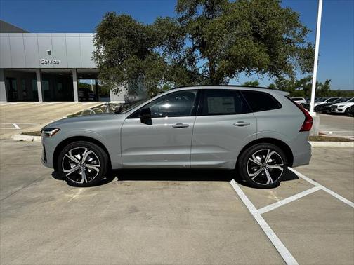 2025 Volvo XC60 B5 Ultra