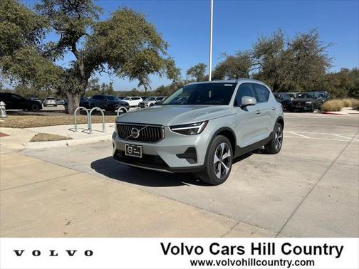 2025 Volvo XC40 B5 Core Bright Theme