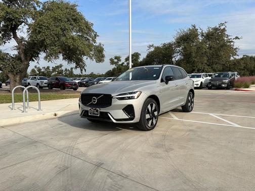 2024 Volvo XC60 Recharge Plug-In Hybrid T8 Plus Dark Theme
