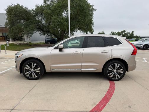 Bright Dusk Metallic 2023 Volvo XC60 B5 Plus Bright Theme