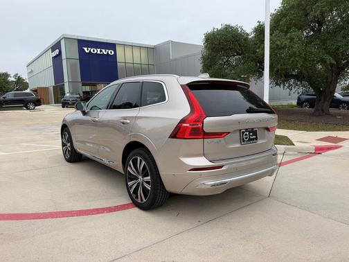 Bright Dusk Metallic 2023 Volvo XC60 B5 Plus Bright Theme