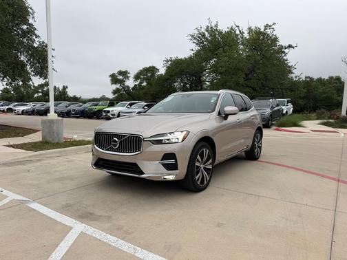 Bright Dusk Metallic 2023 Volvo XC60 B5 Plus Bright Theme