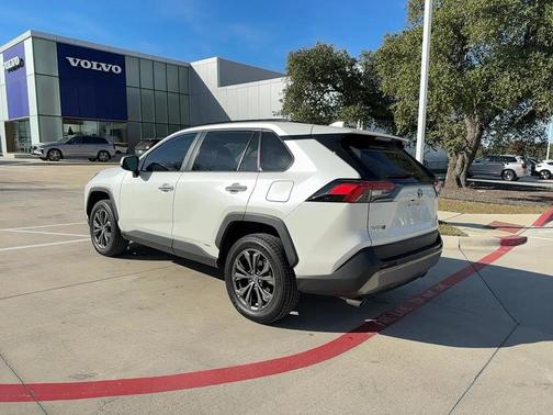 2022 Toyota RAV4 Hybrid SE