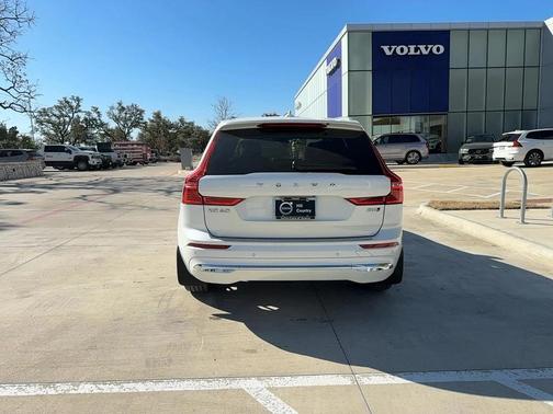 2023 Volvo XC60 B5 Plus Bright Theme