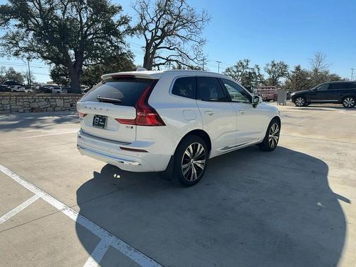 2023 Volvo XC60 B5 Plus Bright Theme