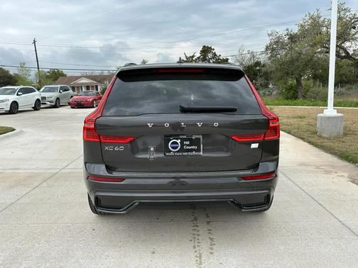 2024 Volvo XC60 Recharge Plug-In Hybrid T8 Plus Dark Theme