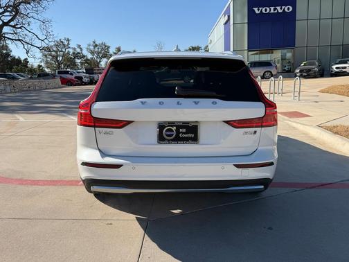 2025 Volvo V60 Cross Country Plus, B5 AWD Gas (mild hybrid)