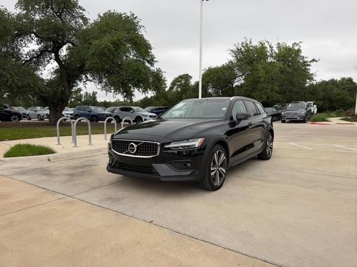 Onyx Black 2025 Volvo V60 Cross Country Plus, B5 AWD Gas (mild hybrid)