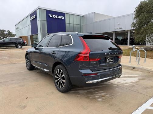 2023 Volvo XC60 B5 Plus Bright Theme