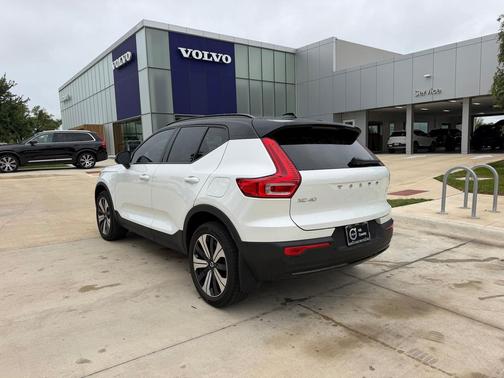 Crystal White Metallic 2023 Volvo XC40 Recharge Pure Electric Twin Plus