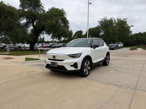 Crystal White Metallic 2023 Volvo XC40 Recharge Pure Electric Twin Plus