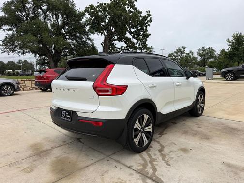 Crystal White Metallic 2023 Volvo XC40 Recharge Pure Electric Twin Plus