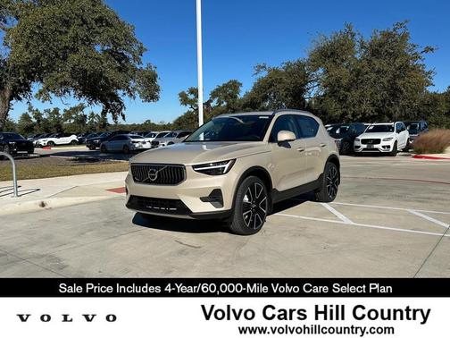 2025 Volvo XC40 B5 Ultra Bright Theme