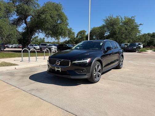 Onyx Black 2025 Volvo V60 Cross Country Plus, B5 AWD Gas (mild hybrid)