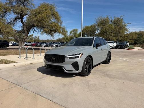 2026 Volvo XC60 B5 Ultra Black Edition