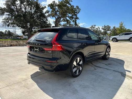 2025 Volvo XC60 Plug-In Hybrid T8 Plus