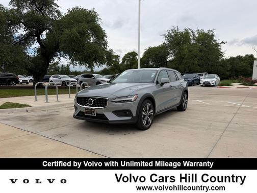 Vapour Grey Metallic 2025 Volvo V60 Cross Country Plus, B5 AWD Gas (mild hybrid)