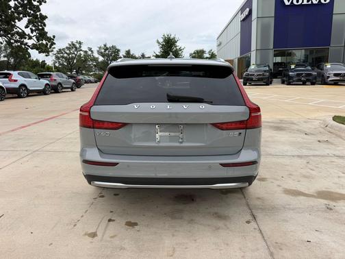 Vapour Grey Metallic 2025 Volvo V60 Cross Country Plus, B5 AWD Gas (mild hybrid)