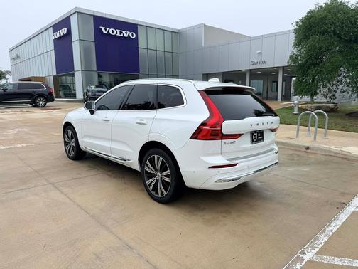 Crystal White Metallic 2023 Volvo XC60 B5 Plus Bright Theme