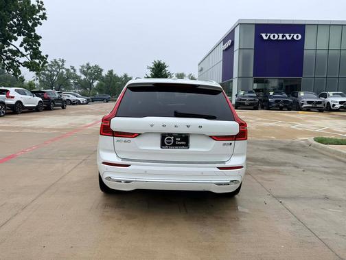 Crystal White Metallic 2023 Volvo XC60 B5 Plus Bright Theme