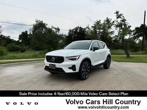 2024 Volvo XC40 B5 Ultimate Dark Theme