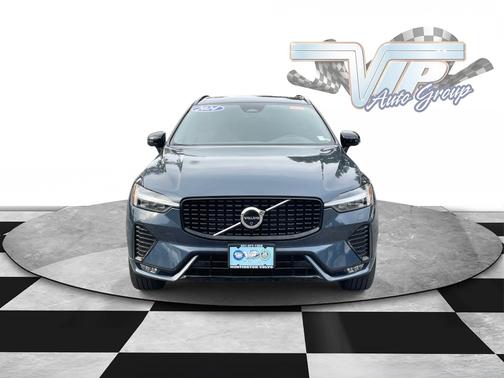 2024 Volvo XC60 Plus Dark Theme