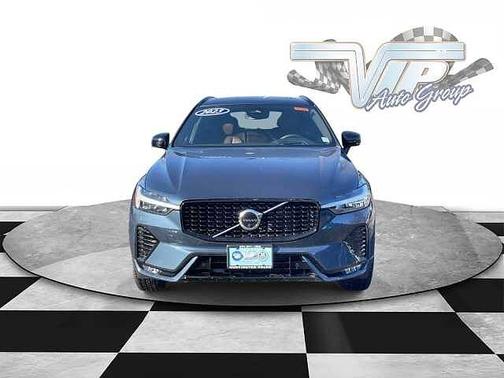 2023 Volvo XC60 Ultimate Dark Theme