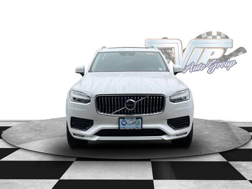 2022 Volvo XC90 Momentum