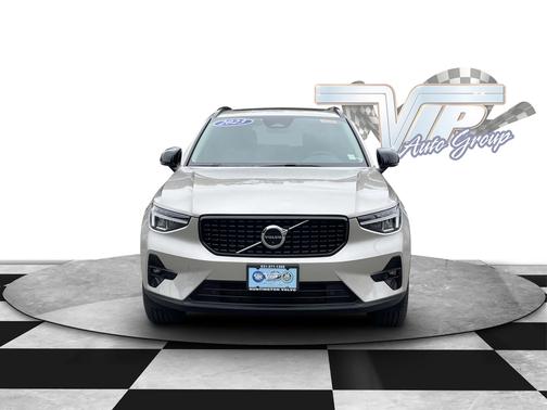 2023 Volvo XC40 Plus Dark Theme