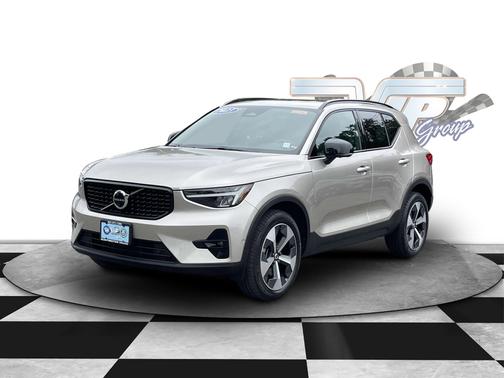 2023 Volvo XC40 Plus Dark Theme