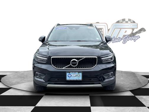 2022 Volvo XC40 Momentum