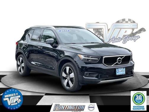 2022 Volvo XC40 Momentum