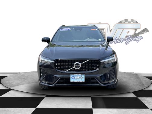 2023 Volvo XC60 Plus Dark Theme