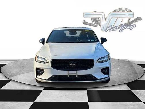 Crystal White 2024 Volvo S60 Plus