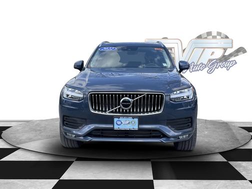 2022 Volvo XC90 Momentum