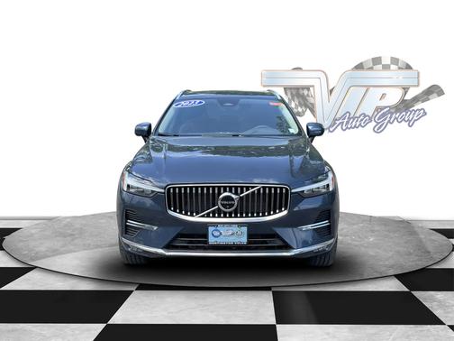 2023 Volvo XC60 Plus Bright Theme