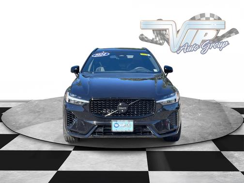 2024 Volvo XC60 Recharge Plug-In Hybrid Ultimate Black Edition