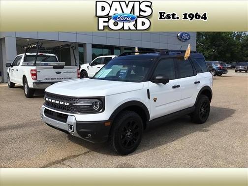 Oxford White Clearcoat 2026 Ford Bronco Sport Badlands