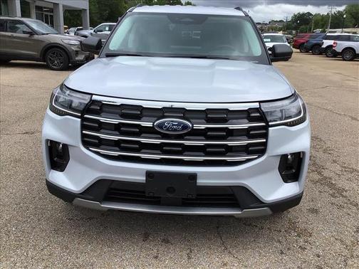 Space White Metallic 2026 Ford Explorer Active